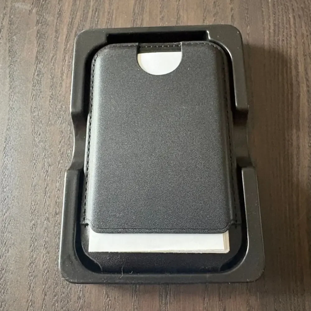 Magtrack wallet stand